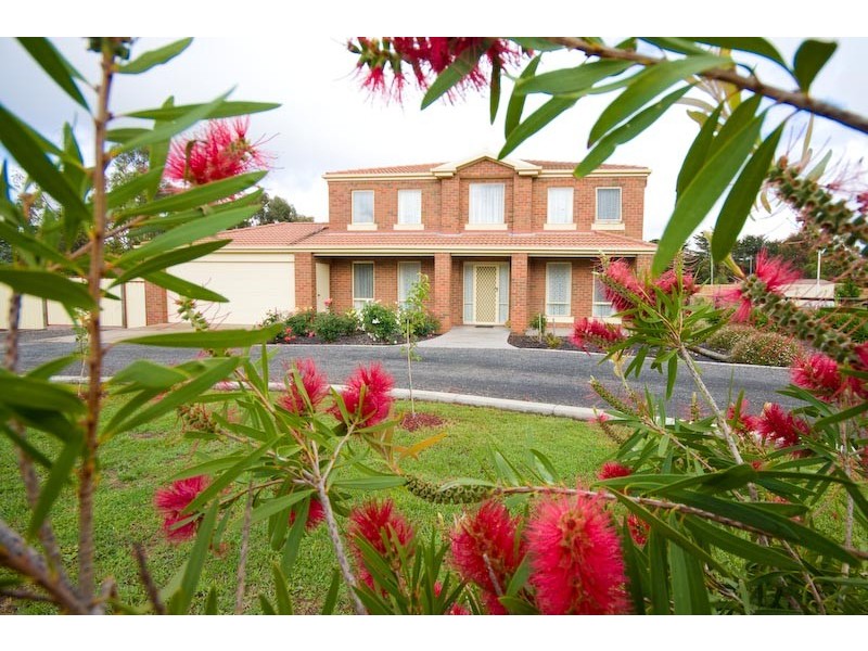 10 Slattery Crs, Gisborne VIC 3437