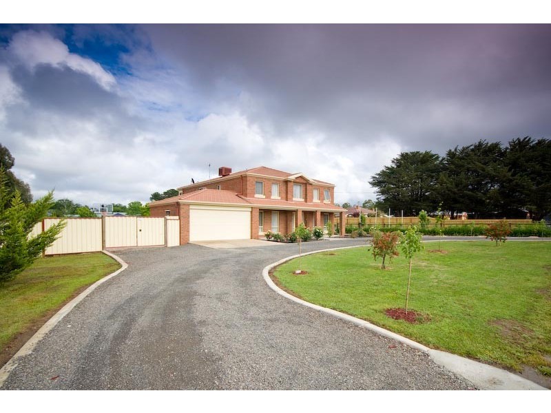 10 Slattery Crs, Gisborne VIC 3437