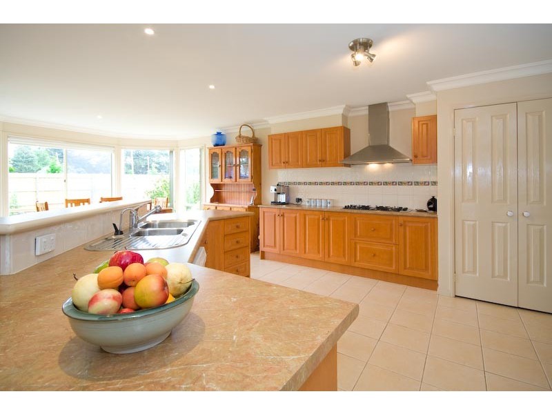 10 Slattery Crs, Gisborne VIC 3437