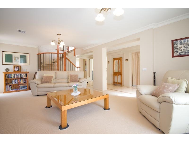10 Slattery Crs, Gisborne VIC 3437