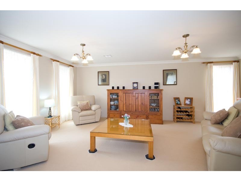 10 Slattery Crs, Gisborne VIC 3437