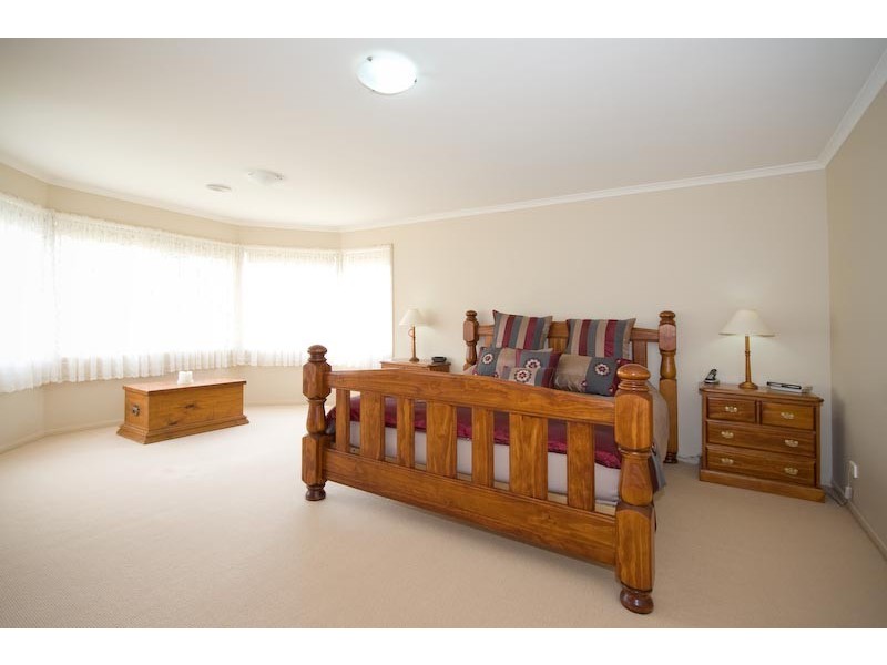10 Slattery Crs, Gisborne VIC 3437