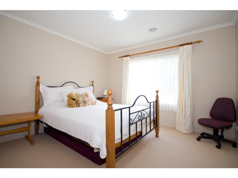 10 Slattery Crs, Gisborne VIC 3437