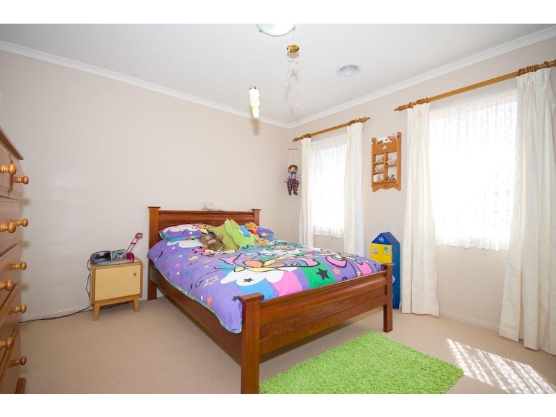 10 Slattery Crs, Gisborne VIC 3437