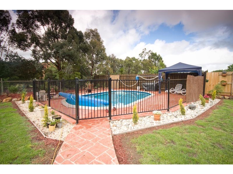 10 Slattery Crs, Gisborne VIC 3437