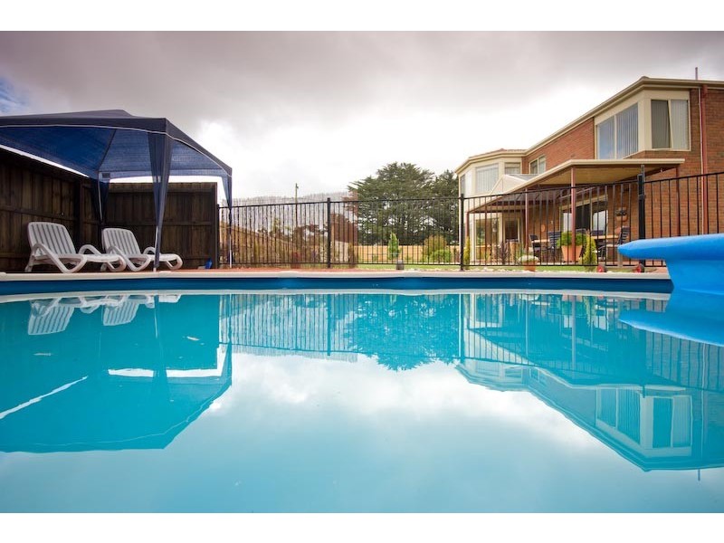 10 Slattery Crs, Gisborne VIC 3437