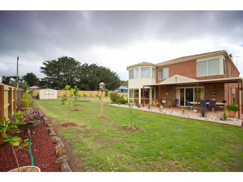 10 Slattery Crs, Gisborne VIC 3437