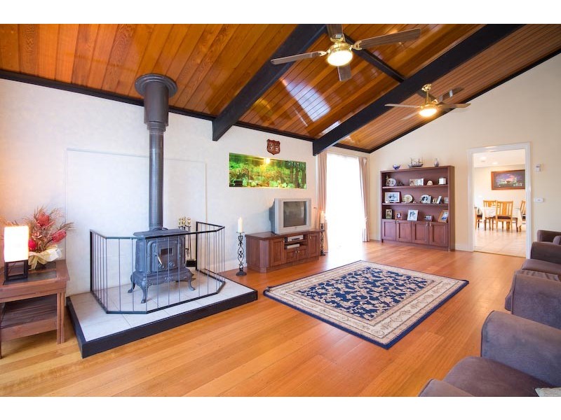 5 CARROLL COURT, Gisborne VIC 3437