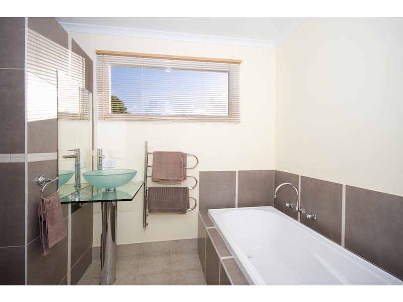 5 CARROLL COURT, Gisborne VIC 3437