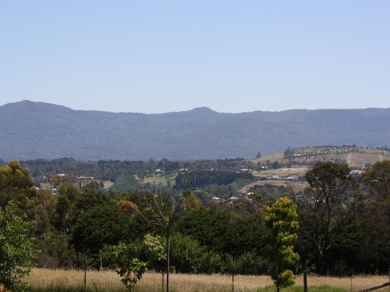 11 Duggan Rd, Gisborne VIC 3437