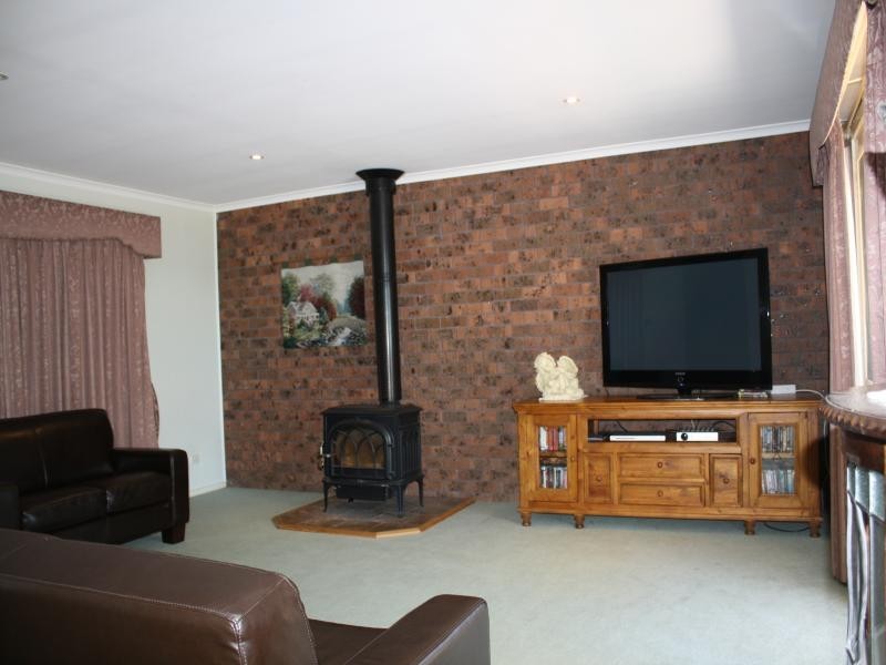 11 Duggan Rd, Gisborne VIC 3437