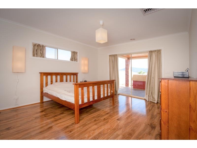 15 Vernon Close*, New Gisborne VIC 3438