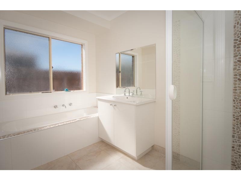 15 Vernon Close*, New Gisborne VIC 3438