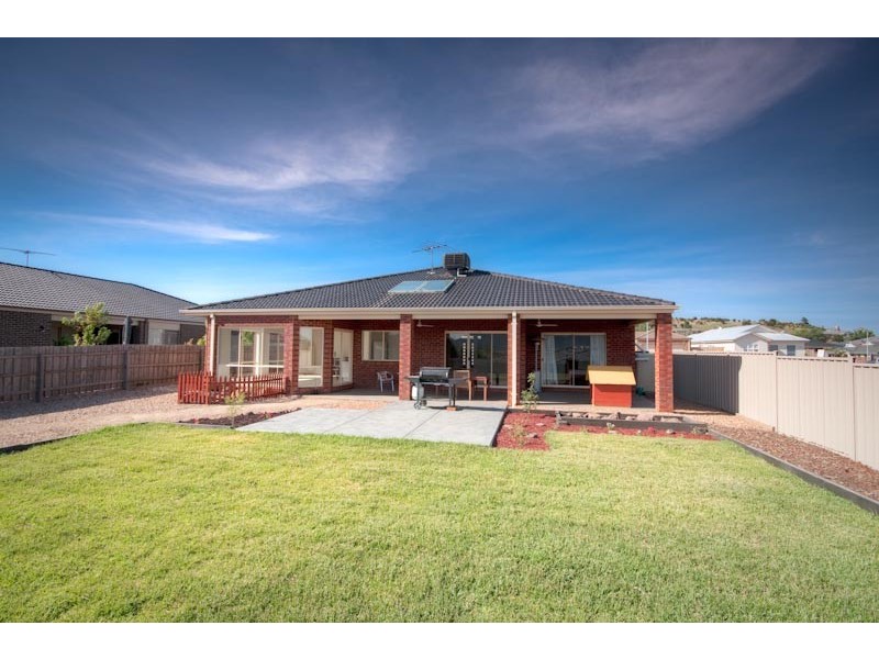 15 Vernon Close*, New Gisborne VIC 3438