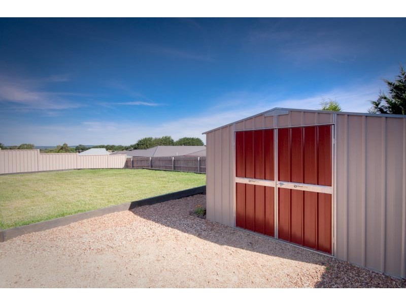 15 Vernon Close*, New Gisborne VIC 3438