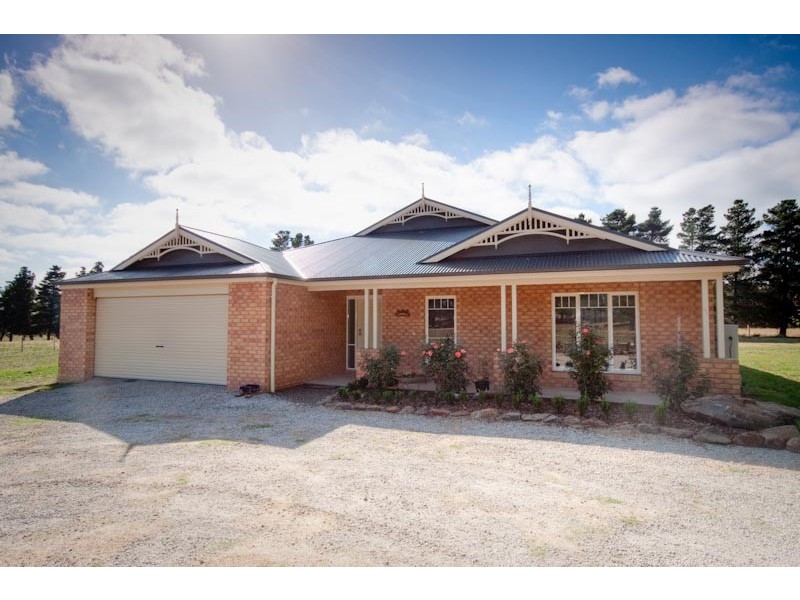 195 Campbells Rd, Riddells Creek VIC 3431