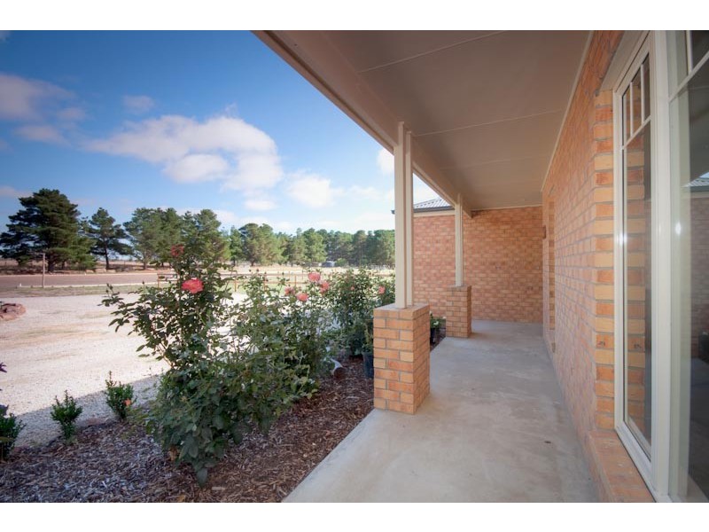 195 Campbells Rd, Riddells Creek VIC 3431