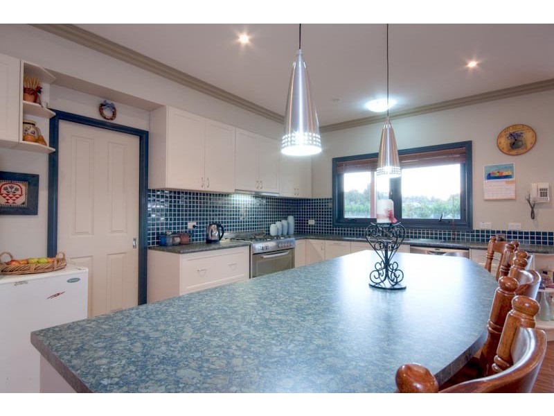 15 Kumbari Court, Gisborne VIC 3437