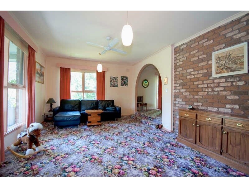 8 Pennygreen Dr, Gisborne VIC 3437