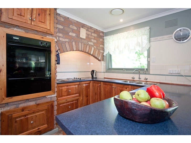 8 Pennygreen Dr, Gisborne VIC 3437