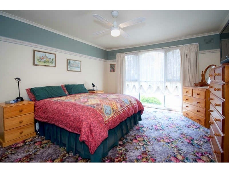 8 Pennygreen Dr, Gisborne VIC 3437