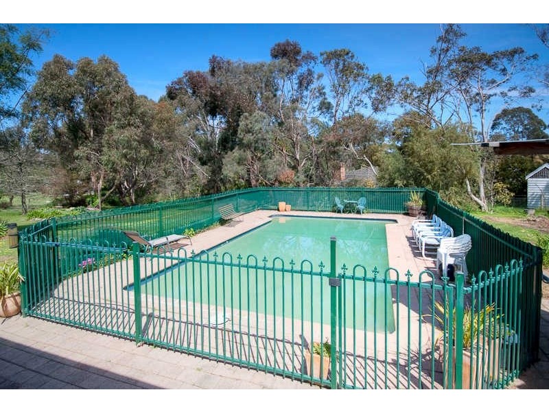 8 Pennygreen Dr, Gisborne VIC 3437