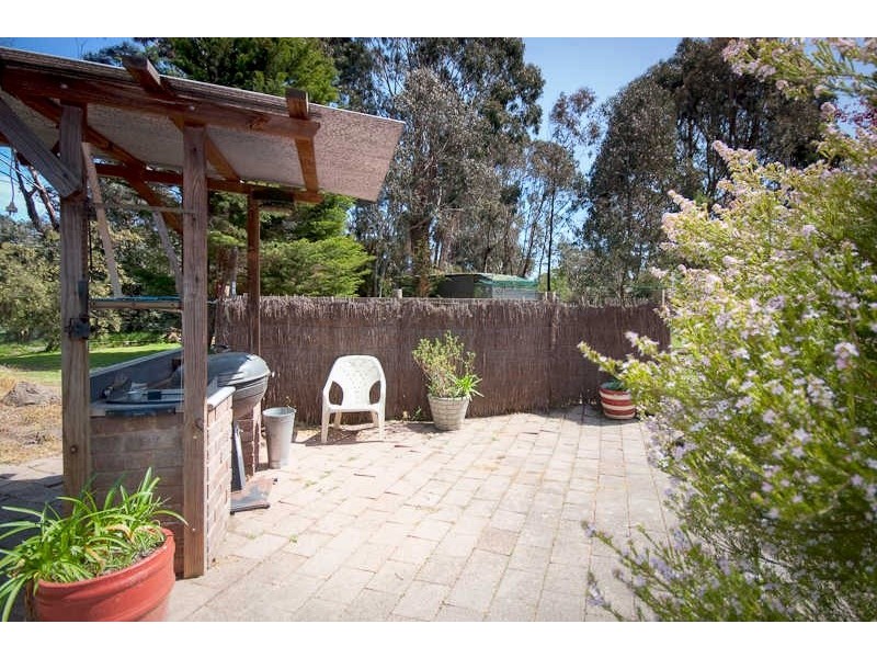 8 Pennygreen Dr, Gisborne VIC 3437