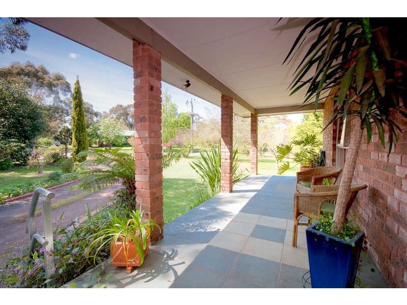 8 Pennygreen Dr, Gisborne VIC 3437