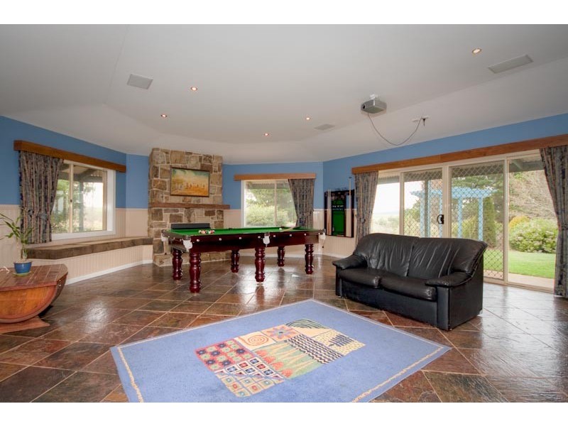 761 Gisborne Melton Rd, Gisborne VIC 3437