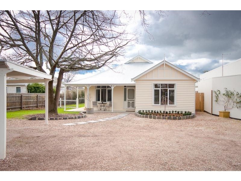 4  HOWEY ST, Gisborne VIC 3437