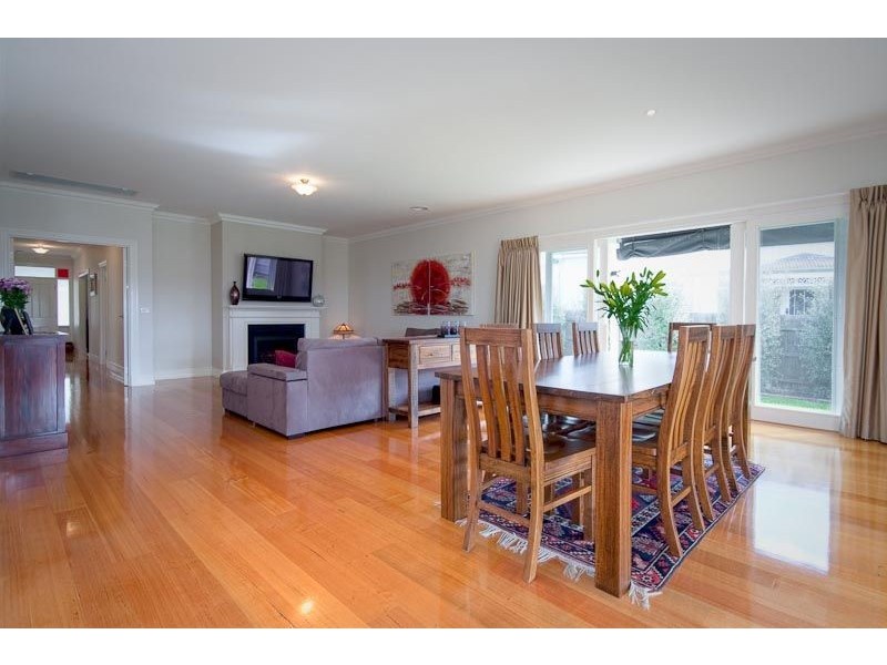 4  HOWEY ST, Gisborne VIC 3437