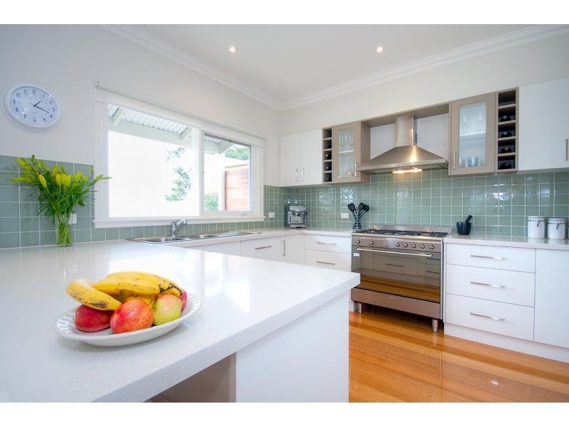 4  HOWEY ST, Gisborne VIC 3437