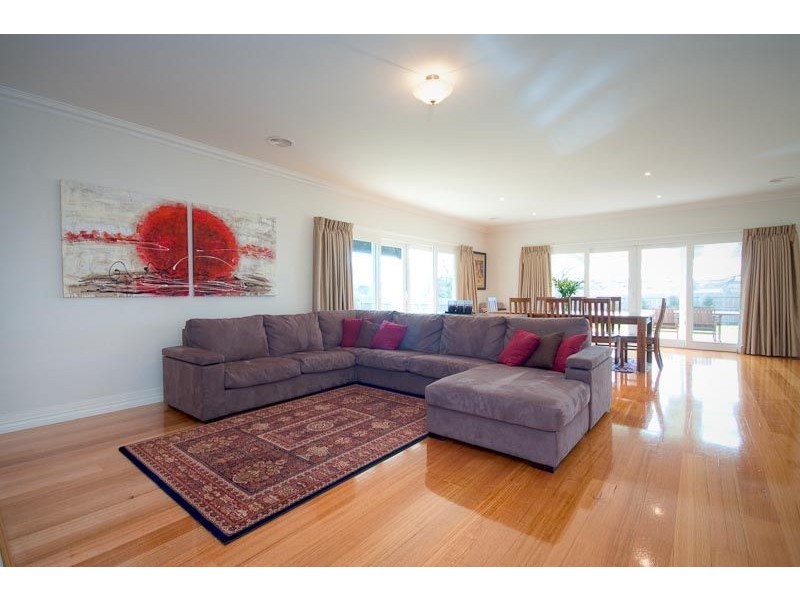 4  HOWEY ST, Gisborne VIC 3437