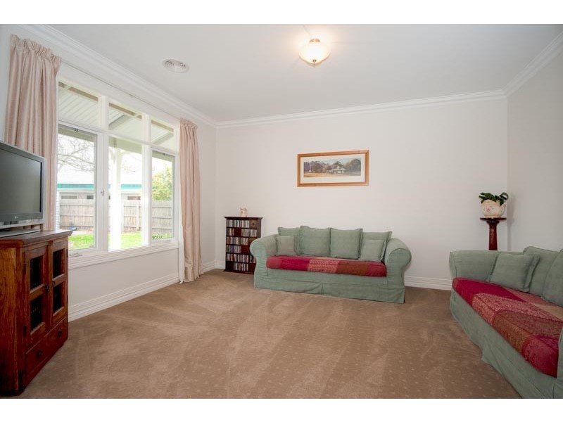 4  HOWEY ST, Gisborne VIC 3437