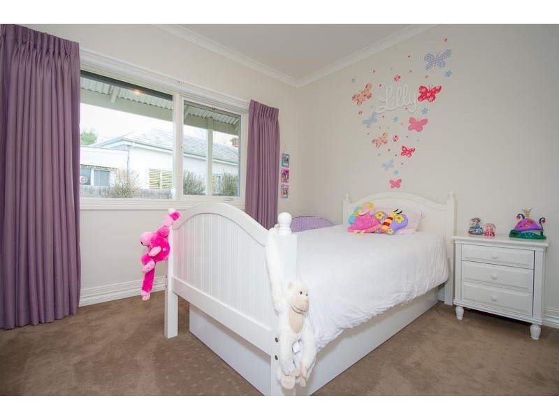 4  HOWEY ST, Gisborne VIC 3437