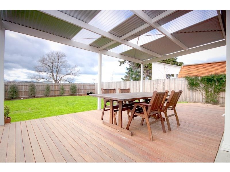 4  HOWEY ST, Gisborne VIC 3437