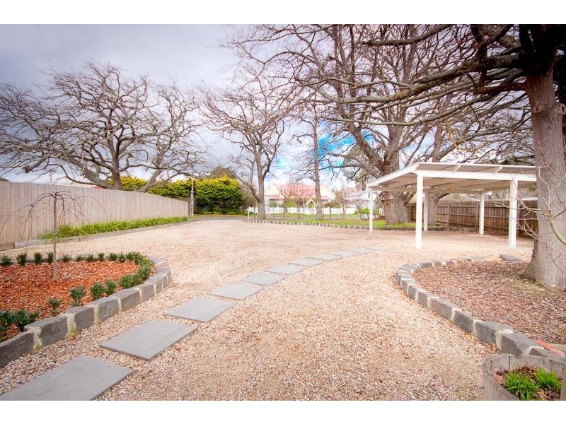 4  HOWEY ST, Gisborne VIC 3437