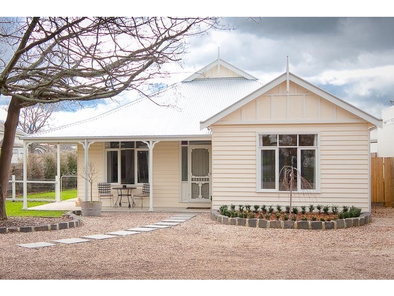 4  HOWEY ST, Gisborne VIC 3437