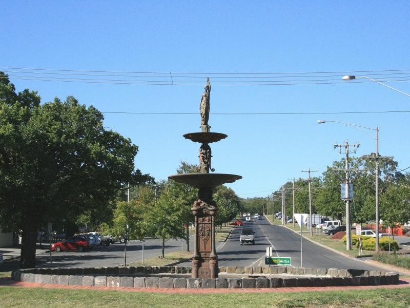 4/6 Francis Crs, Gisborne VIC 3437