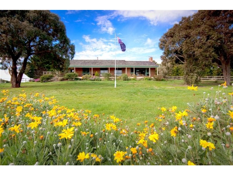 155 Benson Rd, Gisborne VIC 3437