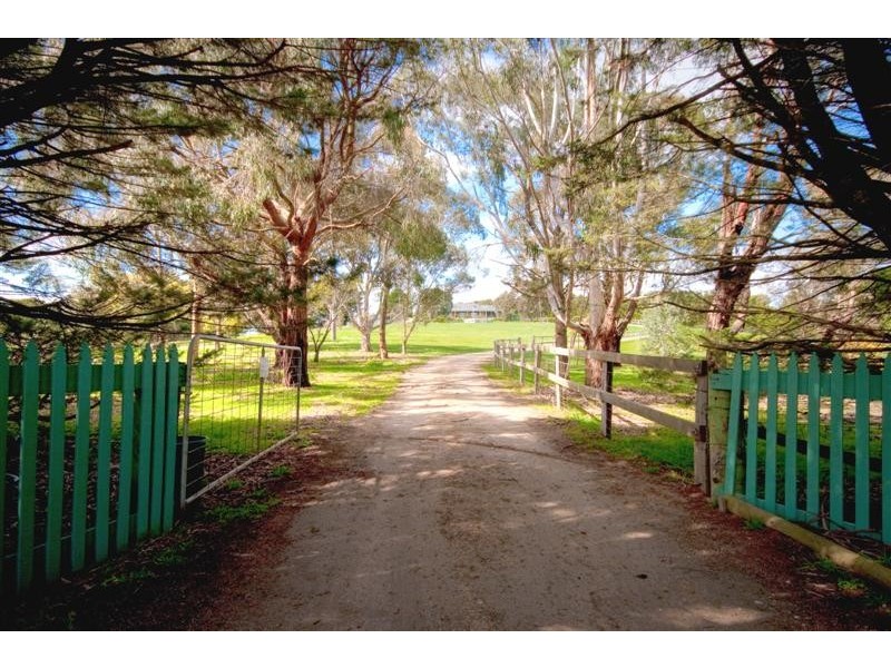 155 Benson Rd, Gisborne VIC 3437