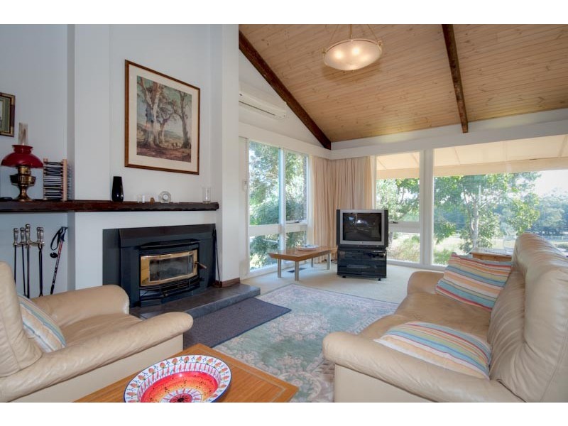 155 Benson Rd, Gisborne VIC 3437