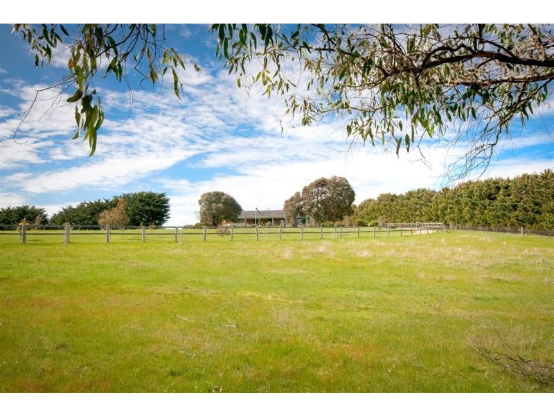155 Benson Rd, Gisborne VIC 3437