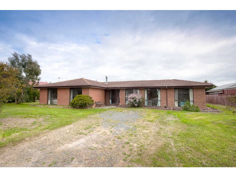 45 Coleraine Drive, Romsey VIC 3434