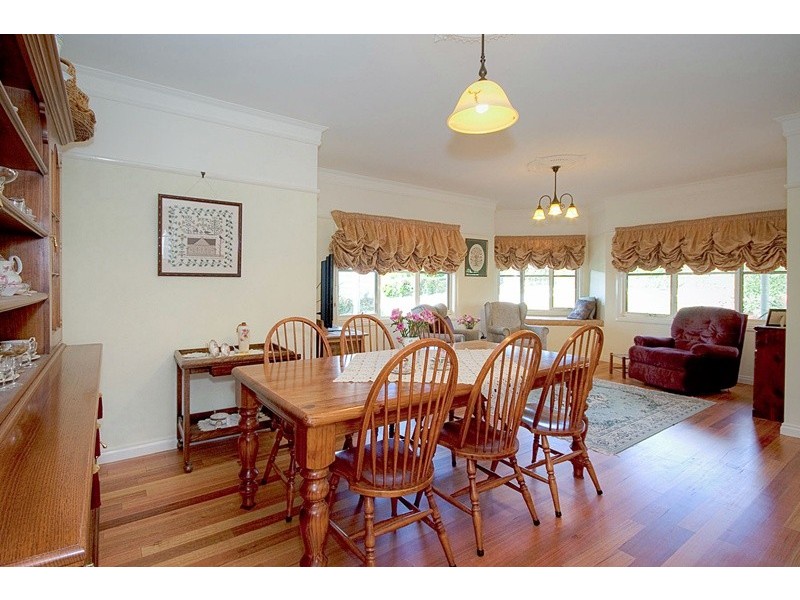 5 ABBEY COURT, Gisborne VIC 3437