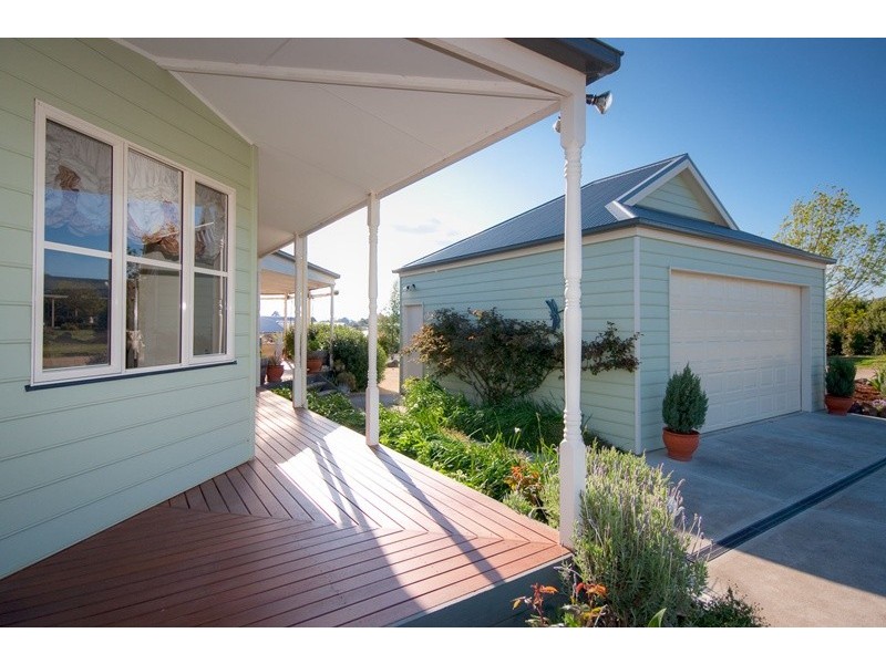 5 ABBEY COURT, Gisborne VIC 3437