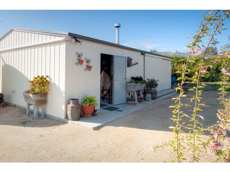 5 ABBEY COURT, Gisborne VIC 3437