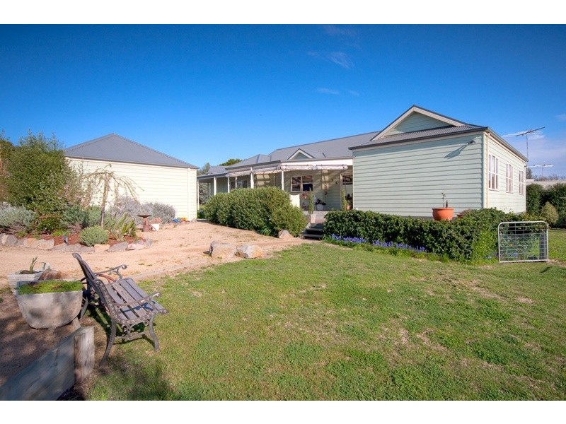 5 ABBEY COURT, Gisborne VIC 3437