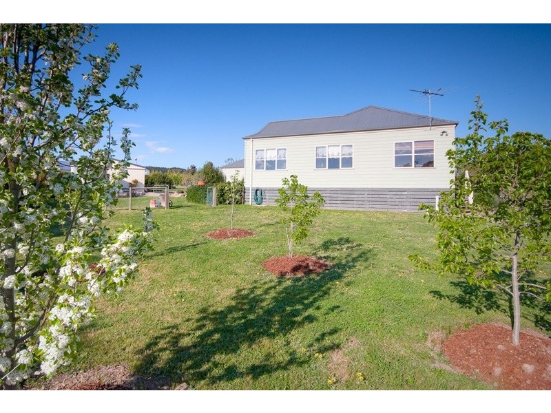 5 ABBEY COURT, Gisborne VIC 3437