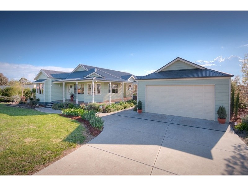 5 ABBEY COURT, Gisborne VIC 3437